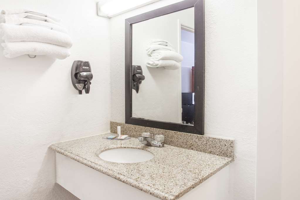 Rodeway Inn Nashville Airport South الغرفة الصورة